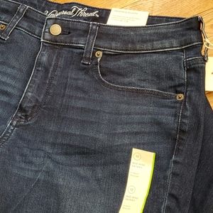 Mid-rise skinny jeans